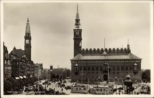 Ak København Kopenhagen Dänemark, Raadhuspladsen, Rathausplatz, Straßenbahn