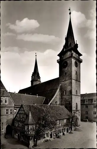 Ak Öhringen im Hohenlohekreis, Blick auf die Kirche, Straßenpartie im Ort