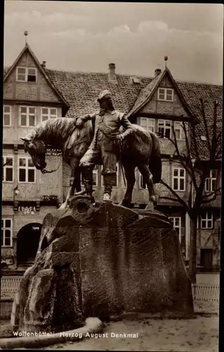 Ak Wolfenbüttel in Niedersachsen, Blick auf das Herzog August Denkmal