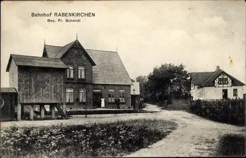 Ak Rabenkirchen Faulück in Schleswig Holstein, Bahnhof, Gasthof, Bes. Fr. Schmidt
