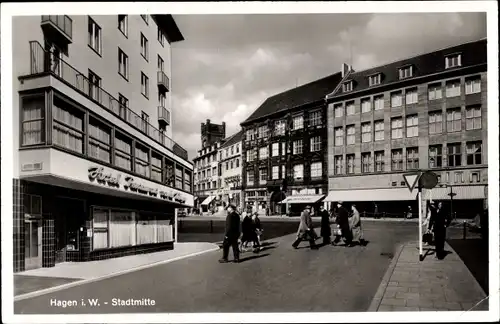 Ak Hagen in Westfalen Ruhrgebiet, Stadtmitte, Hotel, Passanten