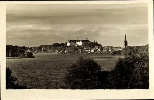 Ak Plön am See Schleswig Holstein, Blick über den See zur Stadt, Schloss, Kirche