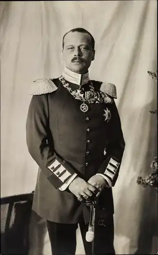 Ak Großherzog Ernst Ludwig von Hessen Darmstadt, Standportrait in Uniform
