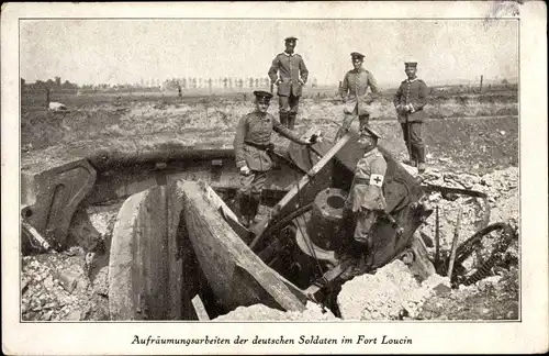 Ak Liège Lüttich Wallonien, Aufräumungsarbeiten der deutschen Soldaten im Fort Loucin, I. WK