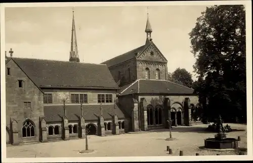 Ak Maulbronn im Enzkreis Baden Württemberg, Partie am Zisterzienser Kloster, Brunnen