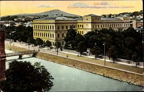 Ak Sarajevo Bosnien Herzegowina, Blick auf Gymnasium und Lehrerbildungsanstalt