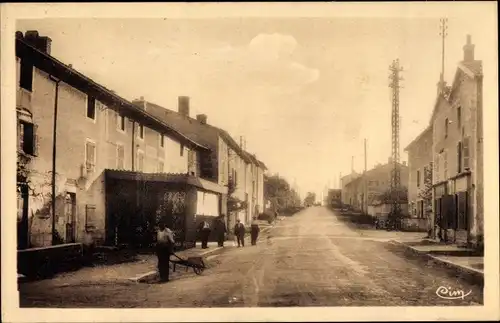 Ak Pontanevaux La Chapelle de Guinchay Saône et Loire, Straßenpartie, Anwohner