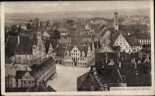 Ak Memmingen in Schwaben, Blick über die Dächer der Stadt auf das Rathaus
