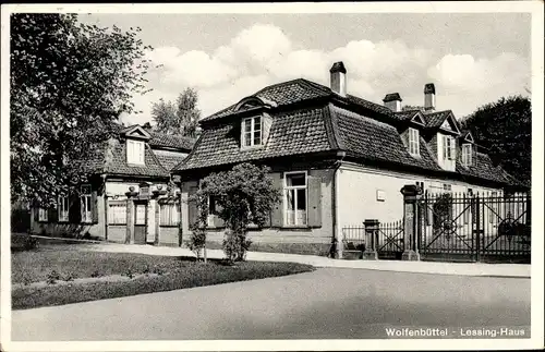 Ak Wolfenbüttel in Niedersachsen, Straßenpartie mit Blick auf das Lessinghaus