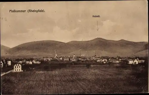 Ak Maikammer Rheinland Pfalz, Blick auf Ortschaft und Umgebung, Kalmit