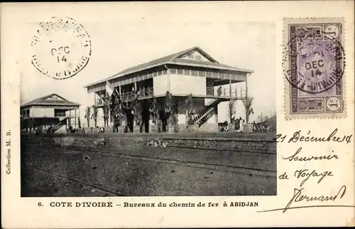 Ak Abidjan Elfenbeinküste, Bureaux du chemin de fer, Bahnstrecke