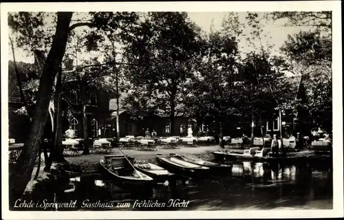 Ak Lehde Lübbenau im Spreewald, Gasthaus zum fröhlichen Hecht, Boote am Ufer