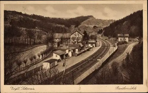 Ak Barthmühle Pöhl im Vogtland, Blick auf den Bahnhof, Gleisseite