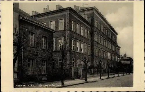 Ak Neuwied in Rheinland Pfalz, Zinzendorfschule, Außenansicht von der Straße