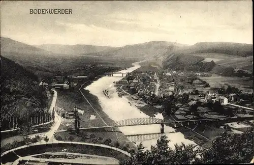 Ak Bodenwerder in Niedersachsen, Flusspanorama mit Blick auf die Ortschaft und Umgebung