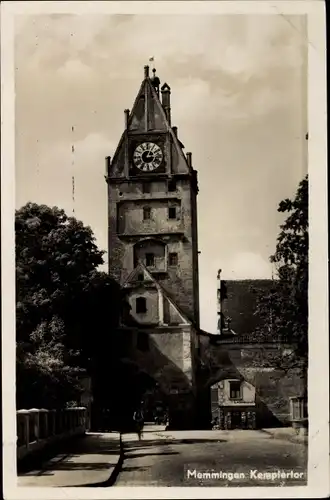 Ak Memmingen in Schwaben, Kempter Tor, Uhrenturm, Lebensmittelgeschäft, Radfahrer