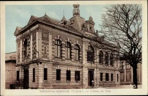 Ak Verdun sur Garonne Tarn et Garonne, Vue de l'Hotel de Ville