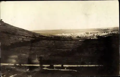 Foto Ak Hattonville Lothringen Meuse, Blick auf Ortschaft und Umgebung