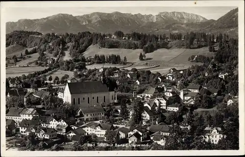 Ak Bad Tölz im Isartal Oberbayern, Blick auf die Stadt aus der Vogelschau mit der Benediktenwand