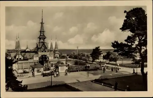 Ak Ostseebad Heringsdorf auf Usedom, Blick auf den Eingang der Seebrücke