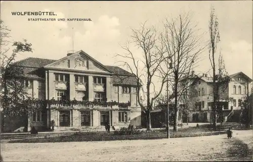 Ak Wolfenbüttel in Niedersachsen, Stadttheater und Kaffeehaus, Straßenpartie