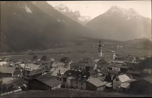 Foto Ak Fulpmes in Tirol, Totalansicht vom Ort, Panorama