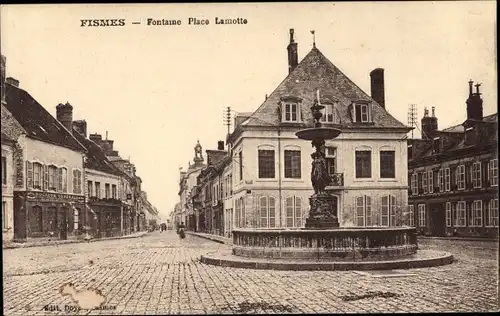 Ak Fismes Marne, Fontaine Place Lamotte, Straßenpartie