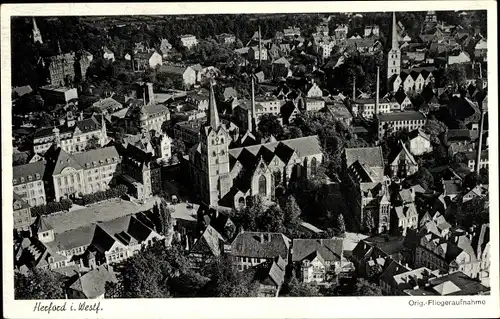 Ak Herford in Nordrhein Westfalen, Fliegeraufnahme, Blick auf Stadt und Kirche