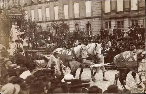 Foto Ak Nürnberg in Mittelfranken Bayern, Bavaria Festwagen, Stadtfest, Straßenumzug