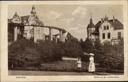 Ak Aachen in Nordrhein Westfalen, Parkanlagen an der Nizza Allee, Frau, Kind mit Reifen