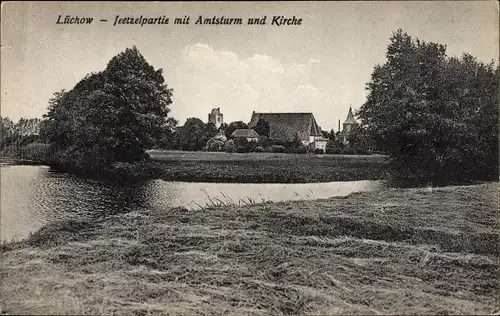 Ak Lüchow im Wendland, Jeetzelpartie mit Amtsturm und Kirche