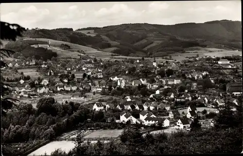 Ak Bergneustadt in Nordrhein Westfalen, Blick auf den Ort mit Umgebung