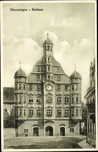Ak Memmingen in Schwaben, Das Rathaus, Fassadenansicht, Uhr, Erker
