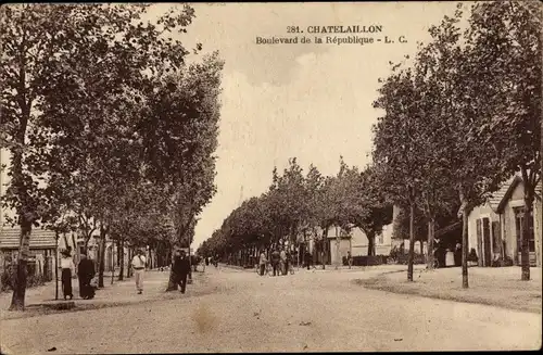 Ak Chatelaillon Charente Maritime, Boulevard de la Republique, Straßenpartie