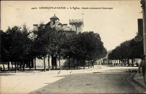 Ak Courcon d'Aunis Charente Maritime, L'Eglise, Straßenpartie an der Kirche