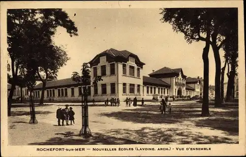 Ak Rochefort sur Mer Charente Maritime, Nouvelles Écoles, vue d'ensemble, Schule