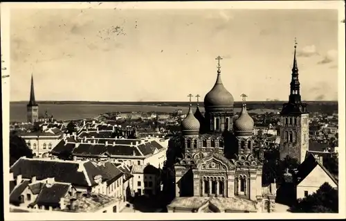 Foto Ak Tallinn Reval Estland, Blick über die Dächer der Stadt, Glockenturm