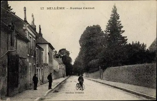 Ak Belleme Orne, Avenue Carnot, Straßenpartie im Ort, Häuser, Radfahrer