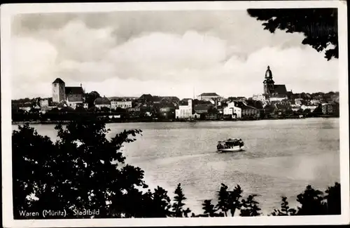 Ak Waren an der Müritz, Stadtbild mit Wasser, Panorama