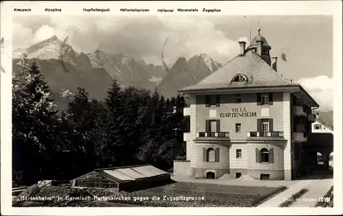 Ak Garmisch Partenkirchen in Oberbayern, Villa Gartenheim, Blick gegen die Zugspitzgruppe