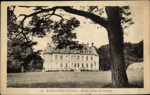 Ak Saint Pol de Léon Finistère, Chateau et Parc de Kernévez, Blick vom Park zum Schloss