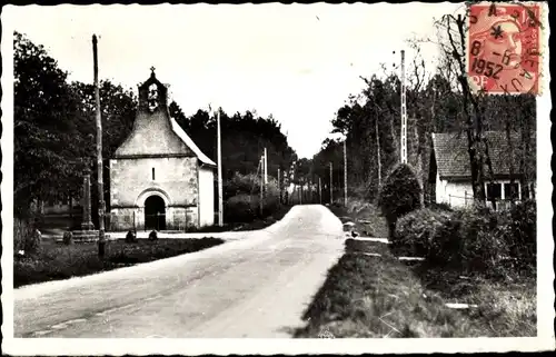 Ak Croix Gente Montendre environs Charente Maritime, La petite Chapelle, Blick auf die Kapelle