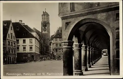 Ak Memmingen in Schwaben, Marktplatz mit St. Martinskirche
