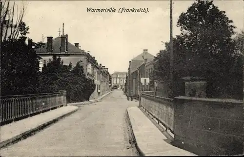 Ak Warmeriville Marne, Straßenpartie im Ort, Häuser, Brücke