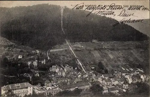 Ak Bad Wildbad im Kreis Calw Baden Württemberg, Blick auf die Ortschaft, Sommerberg und Bergbahn