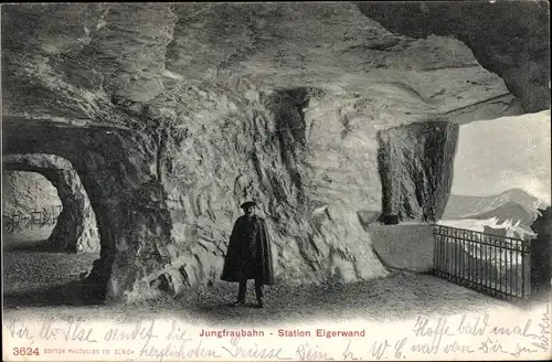 Ak Kanton Bern, Innenansicht der Station Eigerwand der Jungfraubahn, Mann in Tracht