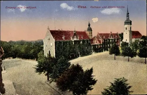 Ak Riesa an der Elbe Sachsen, Eingang zum Stadtpark, Rathaus und Klosterkirche 