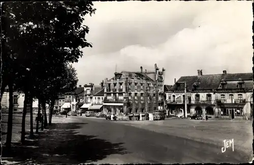 Ak Hautmont Nord, Place du Général de Gaulle, Straßenansicht