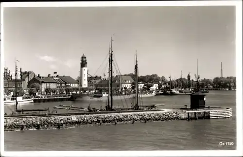 Ak Baltijsk Pillau Kaliningrad Ostpreußen, Hafen mit Leuchtturm, Segelschiff