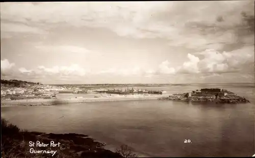 Ak Guernsey Kanalinseln, View of the St. Peter Port